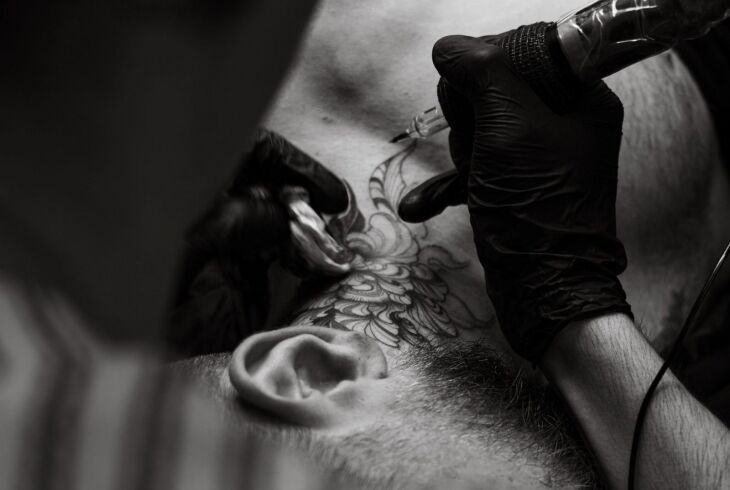Tatuagens florais e botânicas em São Paulo: escolha do estilo, cuidados e avaliação de portfólio
