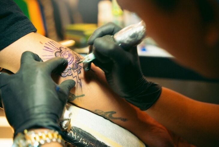 Guia completo de cuidados e cicatrização - Tatuagem e Piercing